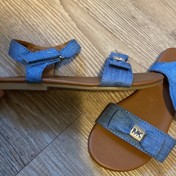 Michael Kors Elise Girls Sandals - NWOT - Picture 4 of 9